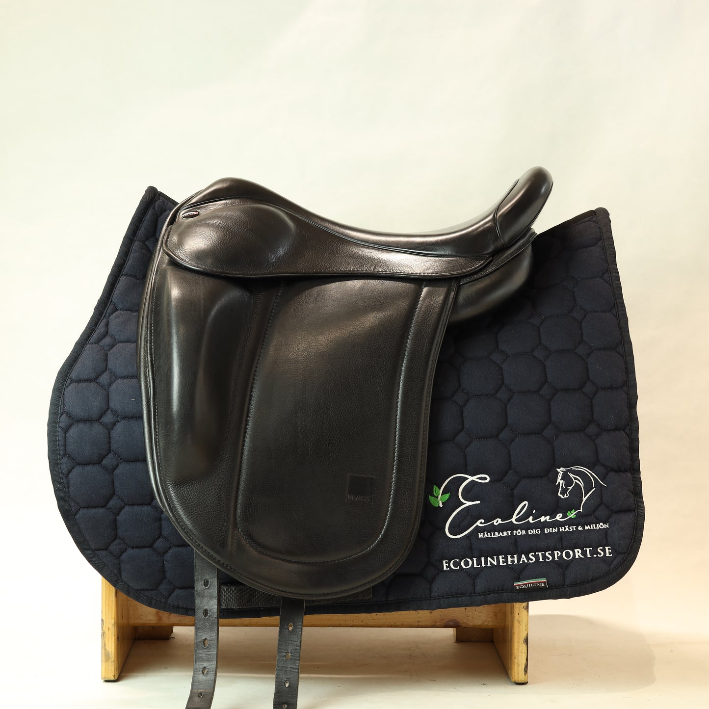 Eques Black 16,5"