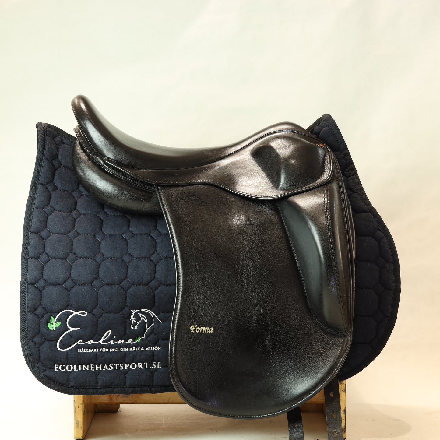 Eques Forma 17"